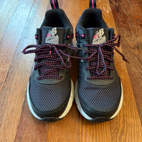 New Balance Women's 573v3 | size 7 - Picture 3 of 8